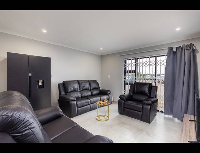 3 BEDROOM APARTMENT TO LET IN PARKLANDS